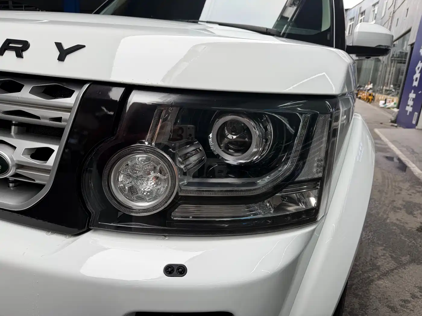 Land Rover Discovery 2015 3.0 SDV6 HSE Diesel фото 4