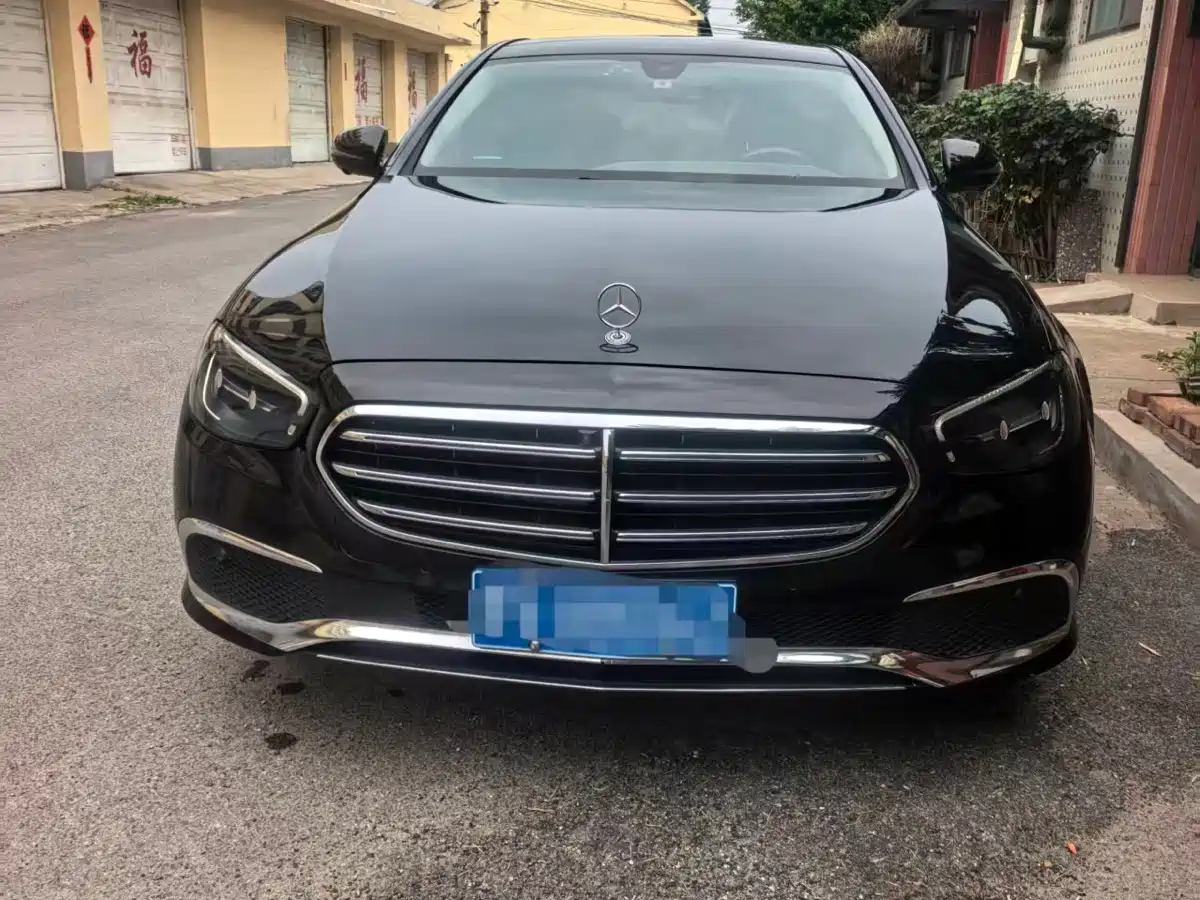 Фото 1 - Mercedes-Benz E-Class