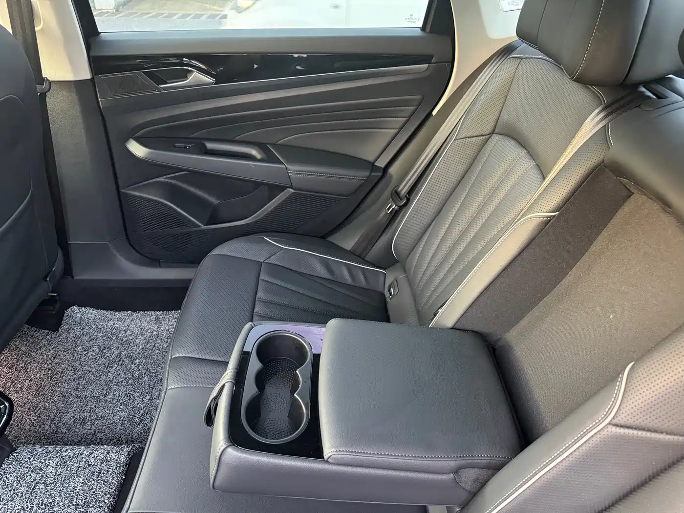 Volkswagen Passat 2024 330TSI Starlight Elite Edition фото 15