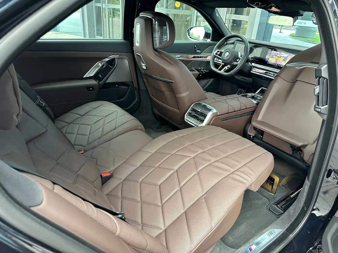 BMW 7 Series 2023 Facelift 740Li Exclusive M Sport Package фото 6