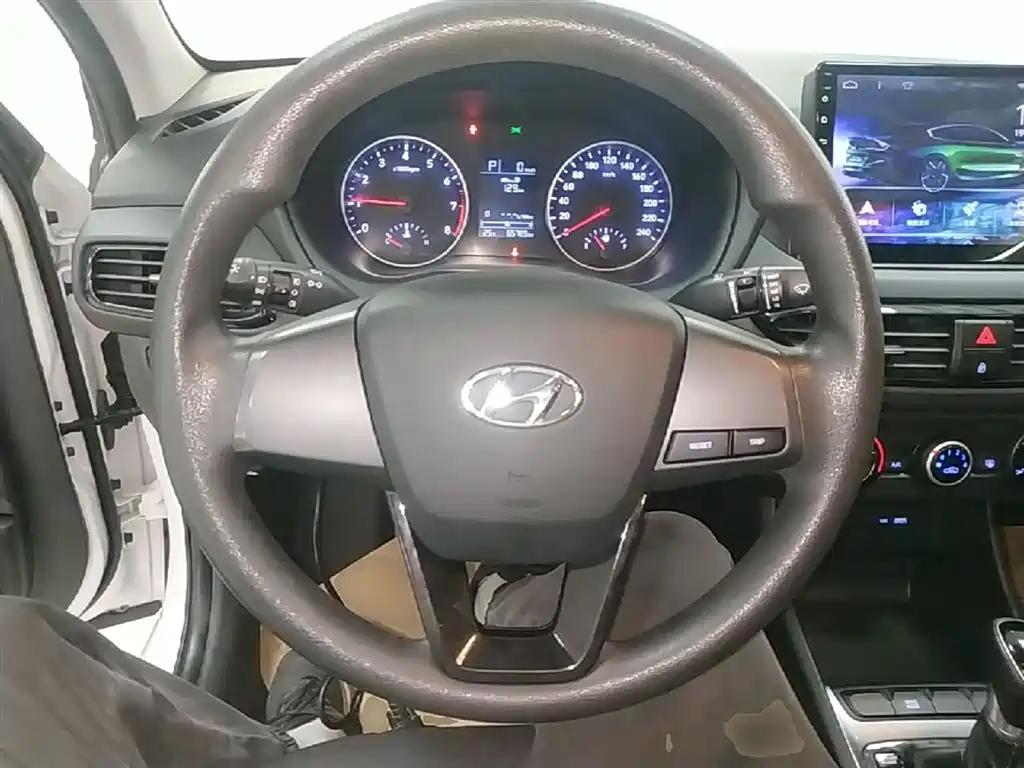 Hyundai Elantra 2018 1.6L Automatic Pleasing Edition GL China VI фото 11
