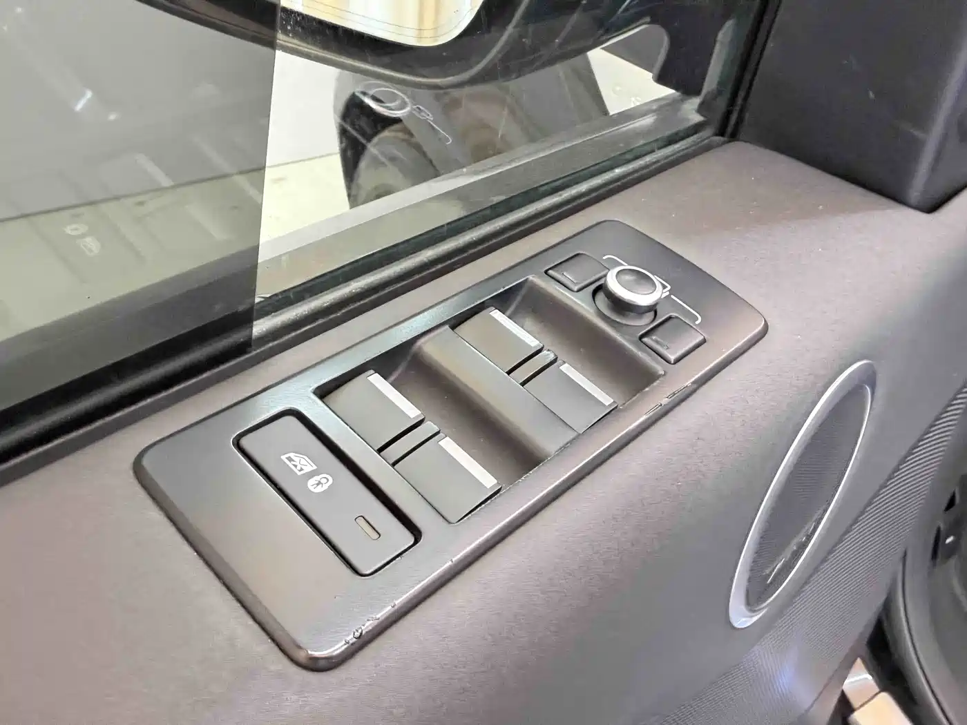 Land Rover Discovery 2017 3.0 SC V6 HSE фото 21