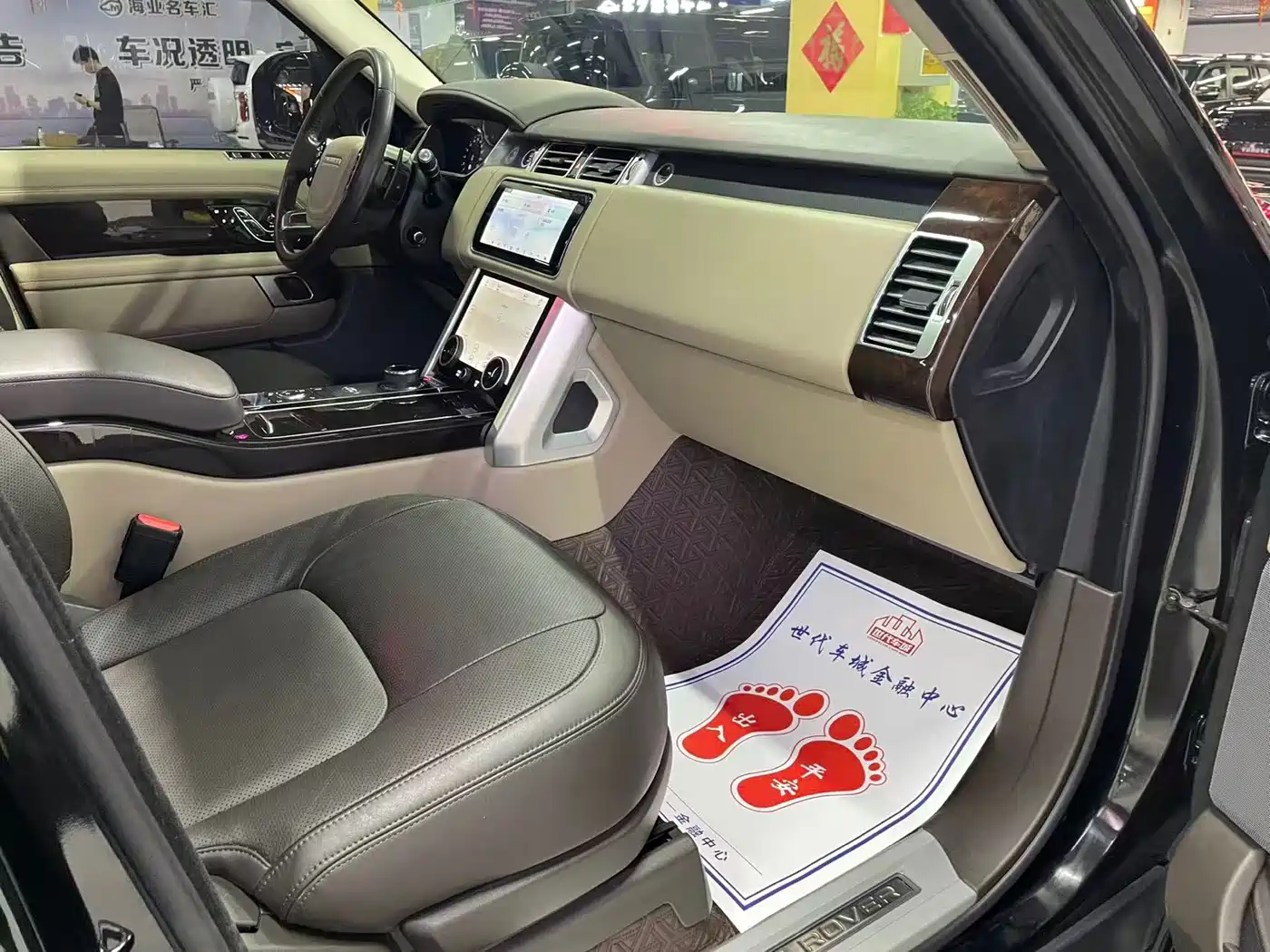 Land Rover Range Rover 2020 3.0 L6 Heritage Extended Edition фото 8