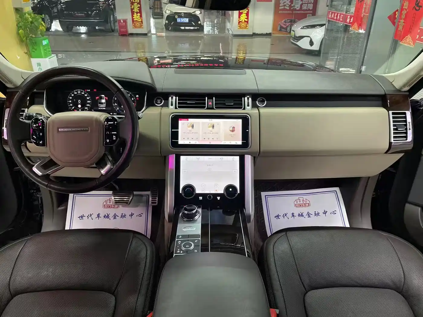 Land Rover Range Rover 2020 3.0 L6 Heritage Extended Edition фото 9