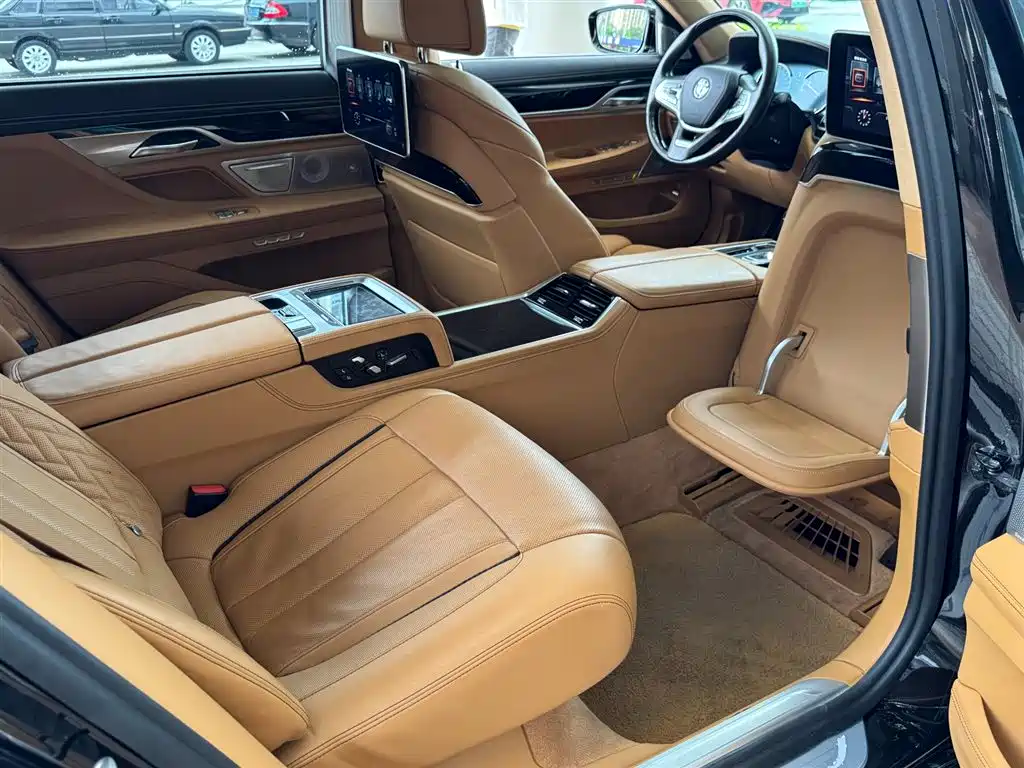 BMW 7 Series 2017 750Li xDrive Customized Edition (4-Seater) фото 25
