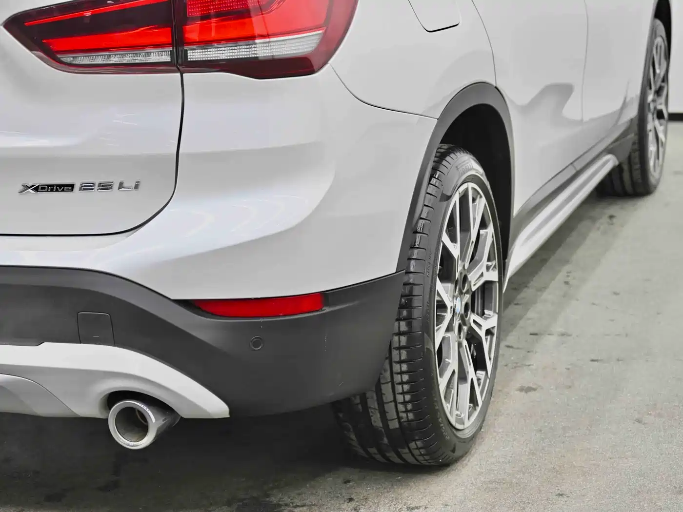 BMW X1 2021 xDrive25Li Exclusive фото 3