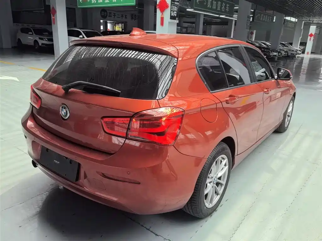 BMW 1 Series (Import) 2018 118i Leading фото 7