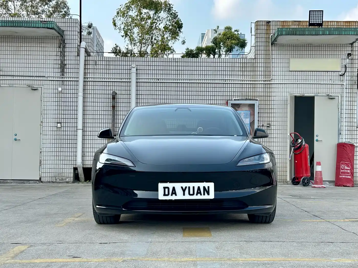 TESLA MODEL 3