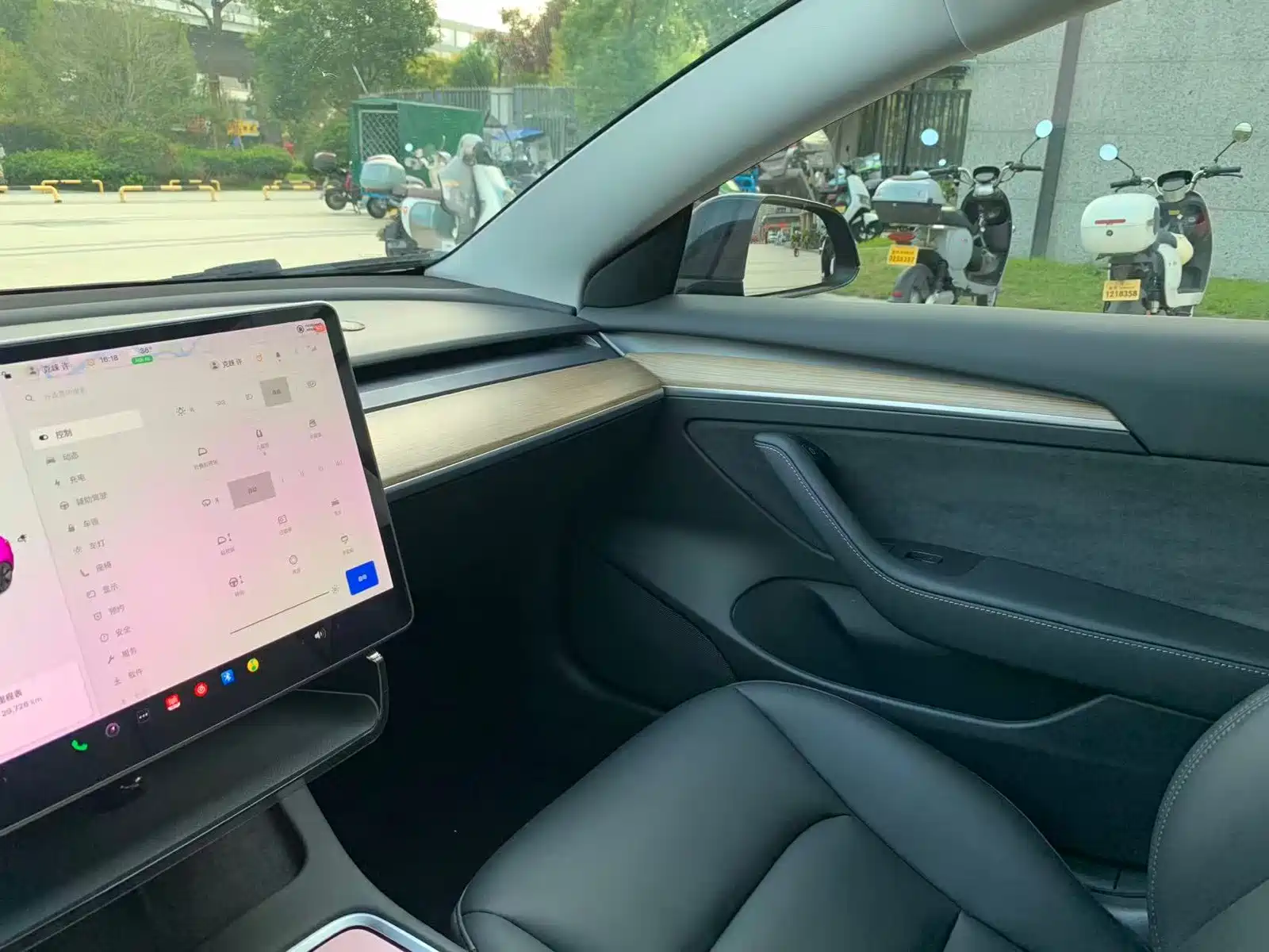 Фото 27 - Tesla Model 3