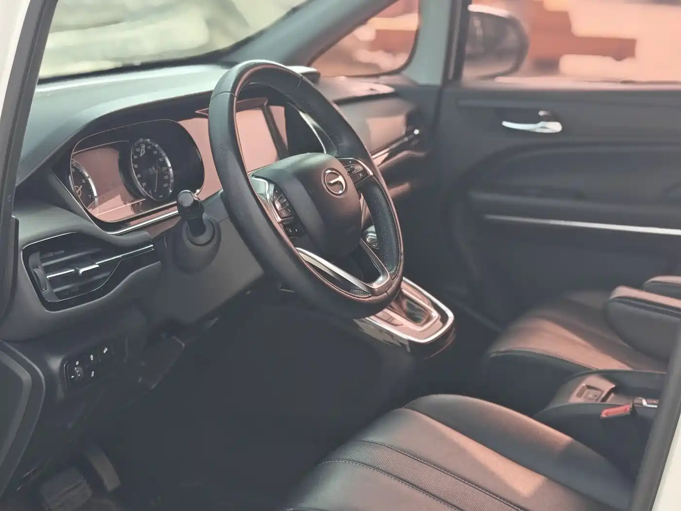 GAC Trumpchi Trumpchi M6 2021 270T DCT Premium Edition (7-seater) фото 4