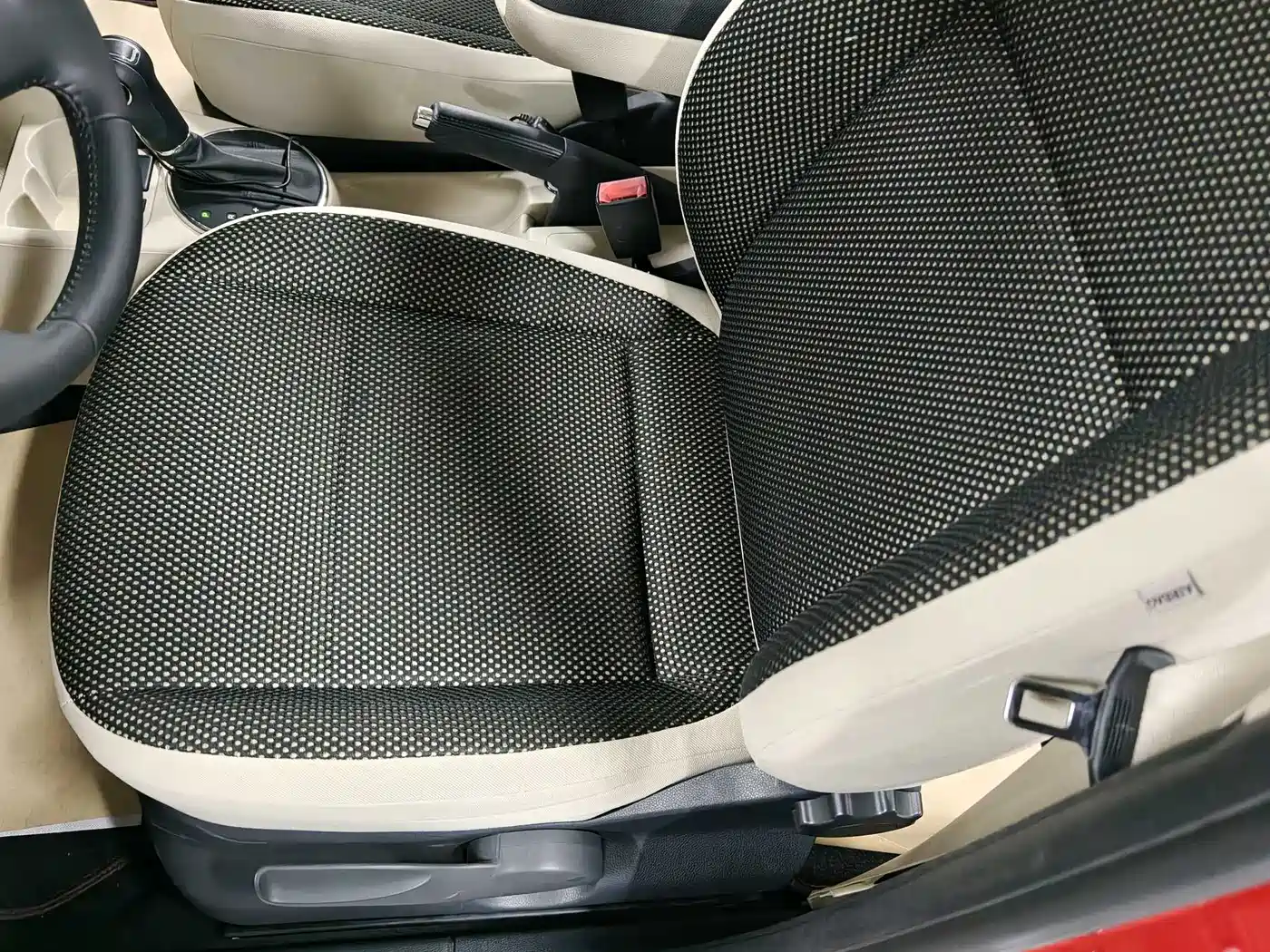 Škoda Fabia 2012 1.6L Scout фото 13