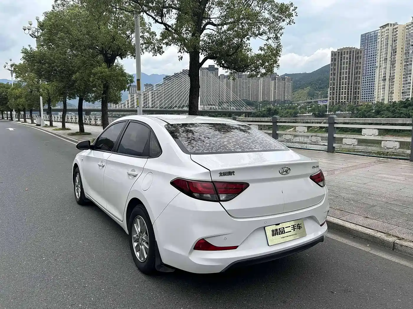 Hyundai Elantra 2017 1.6L Manual GLS Value Edition фото 3