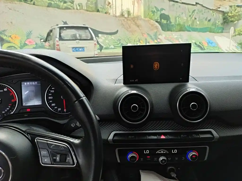 Photo 6 - Audi Q2L