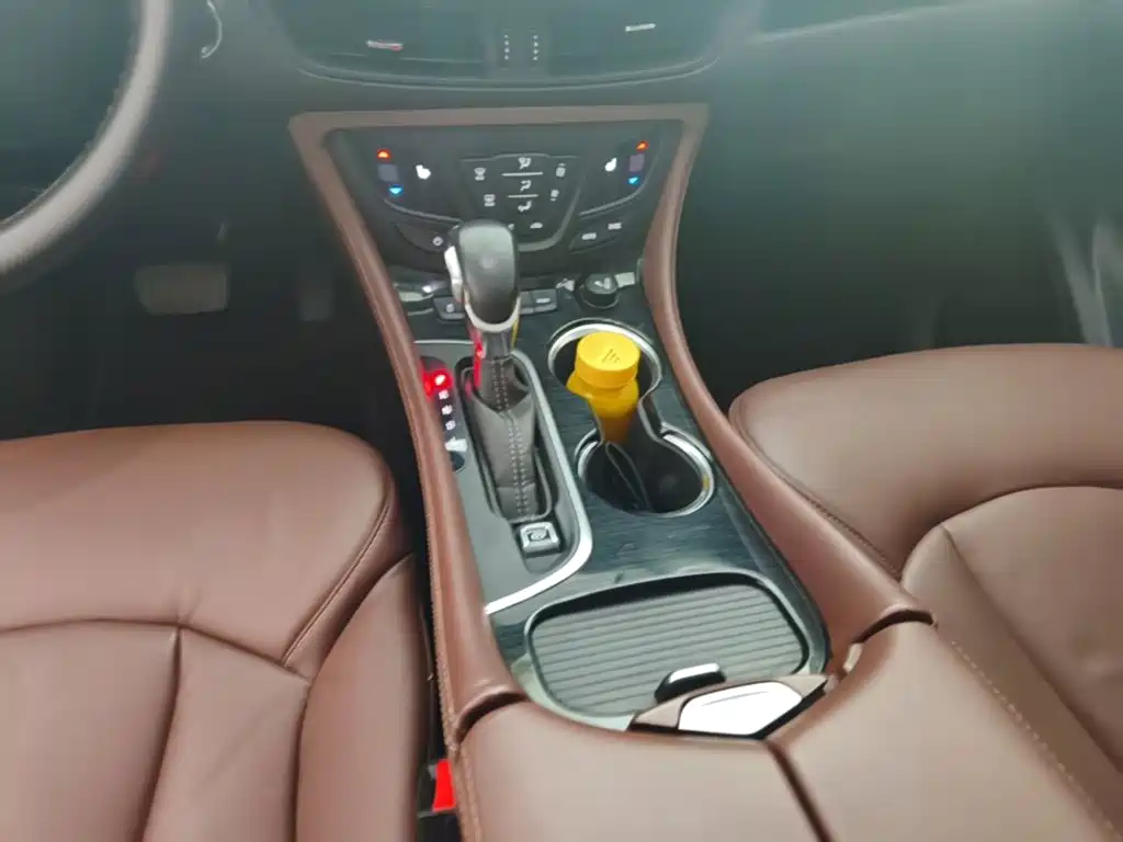 Фото 14 - Buick Envision Plus
