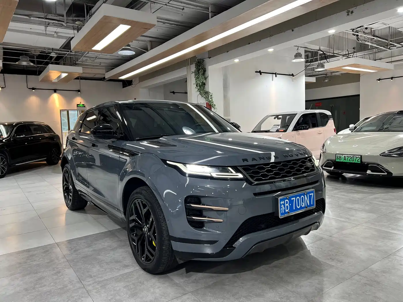 Land Rover Range Rover Evoque 2020 Model 249PS R-DYNAMIC S Gloss Black Sport Edition фото 3