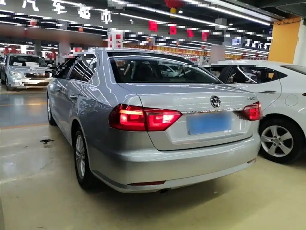 Volkswagen Lavida 2013 Facelift 1.6L Automatic Luxury фото 5