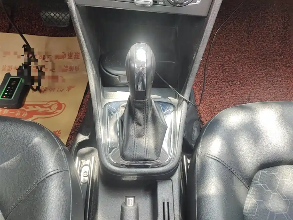Volkswagen Santana 2013 1.6L Automatic Comfort Edition фото 14