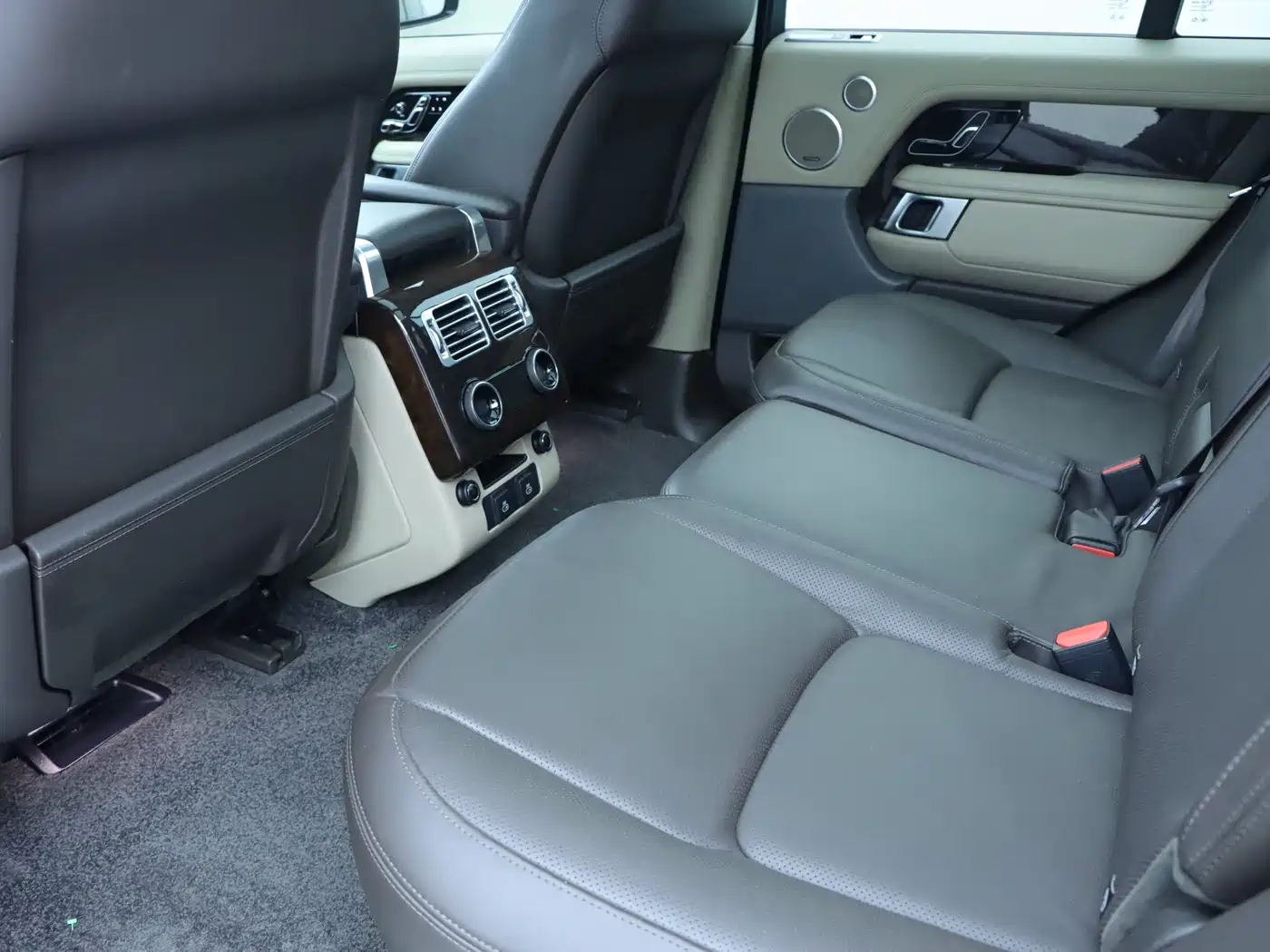 Land Rover Range Rover 2021 3.0 L6 Heritage Edition фото 11