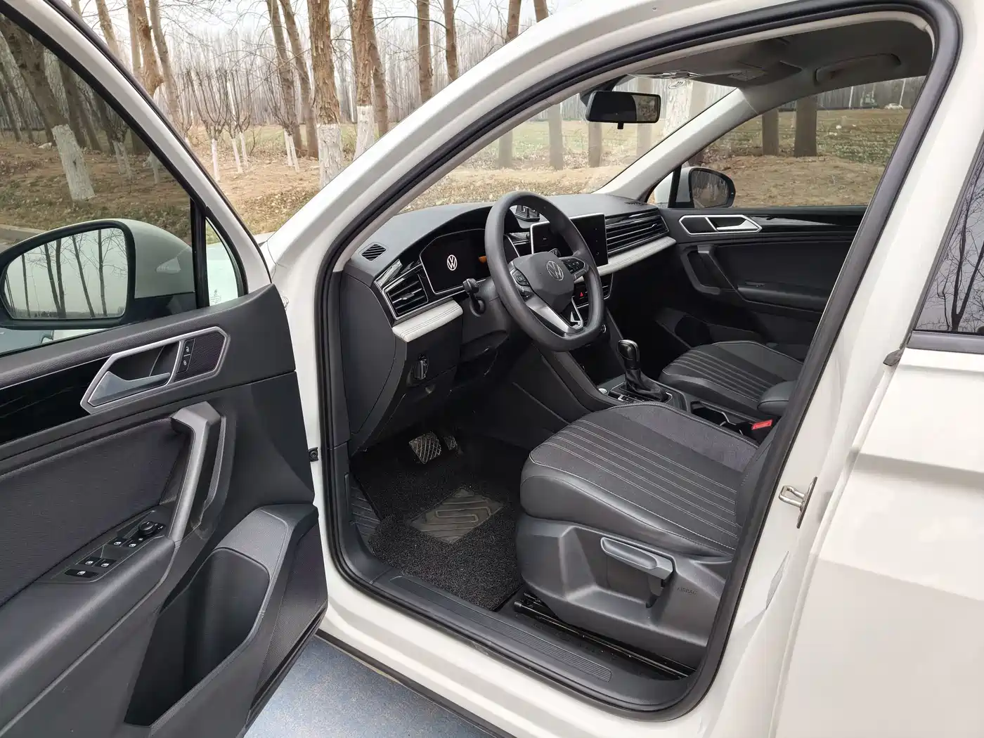Volkswagen Tiguan L 2022 330TSI Automatic 2WD Comfort Edition фото 9