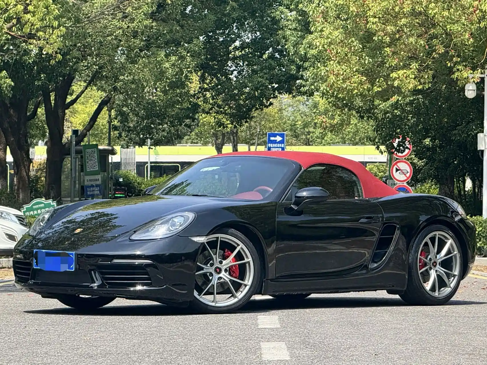 صورة 1 - Porsche 718