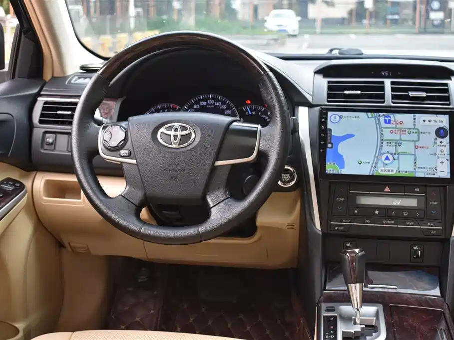 Toyota Camry 2015 2.0G Leading Edition фото 14