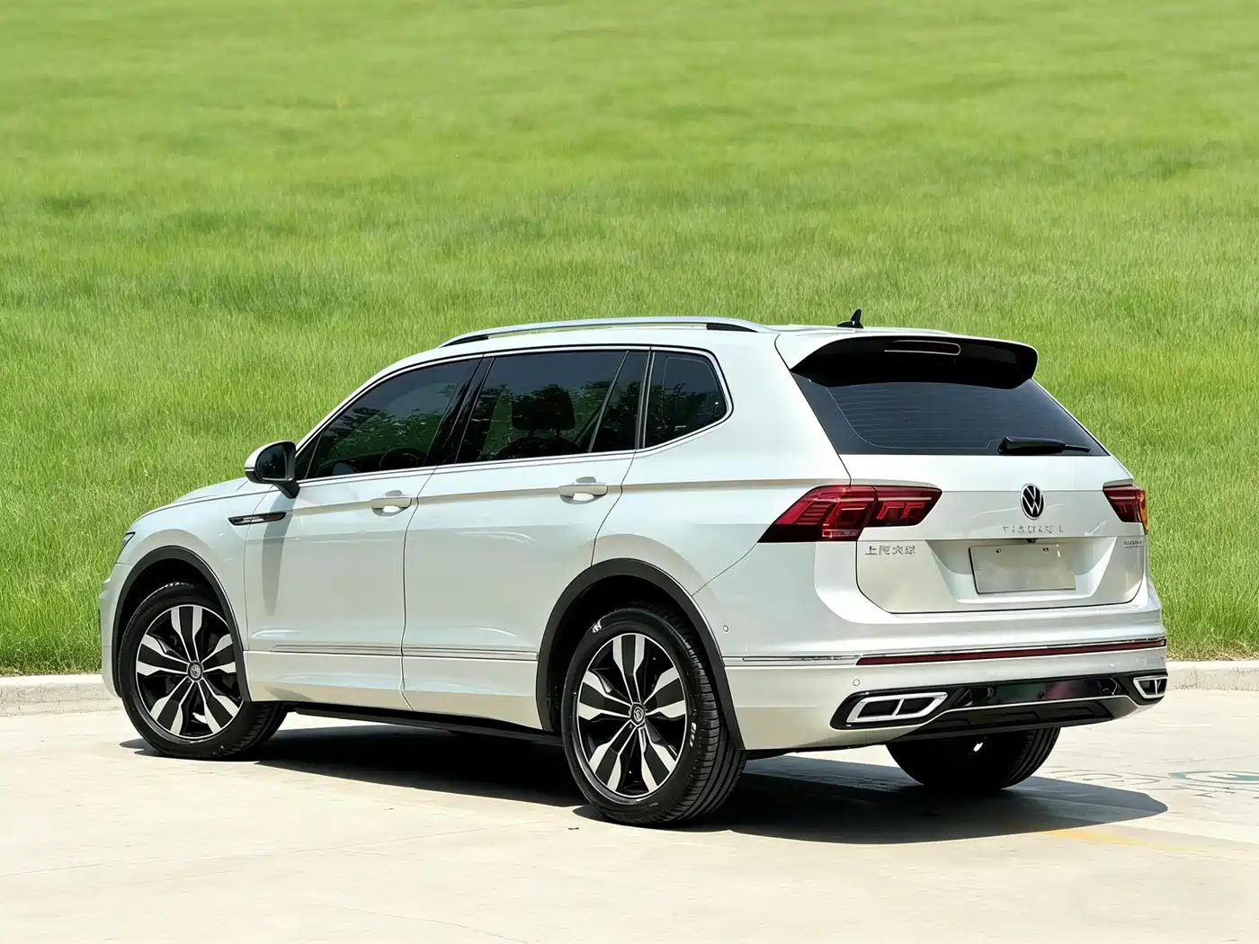 Volkswagen Tiguan L 2022 330TSI Auto 2WD R-Line Premium Edition фото 9
