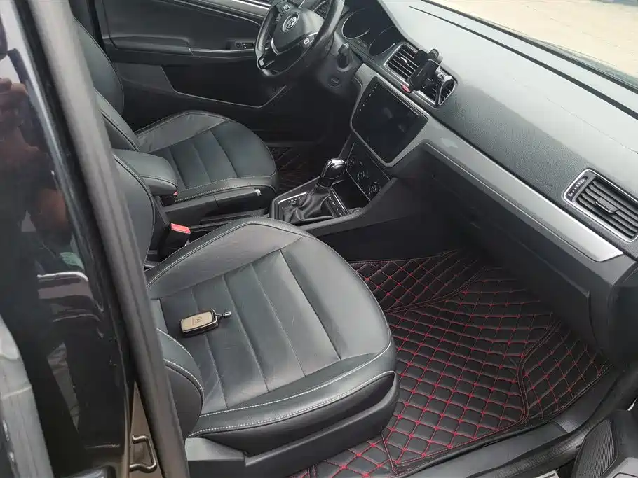 Volkswagen Lavida 2017 230TSI DSG Comfort Edition фото 8