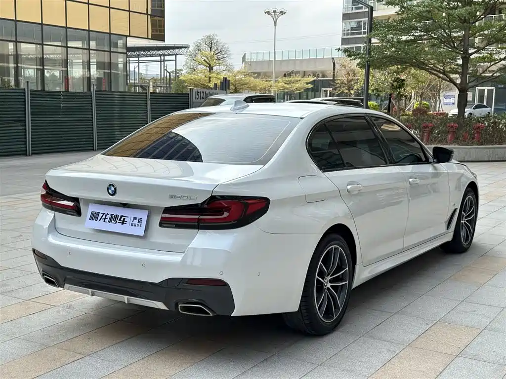 BMW 5 Series 2021 525Li M Sport Package фото 6