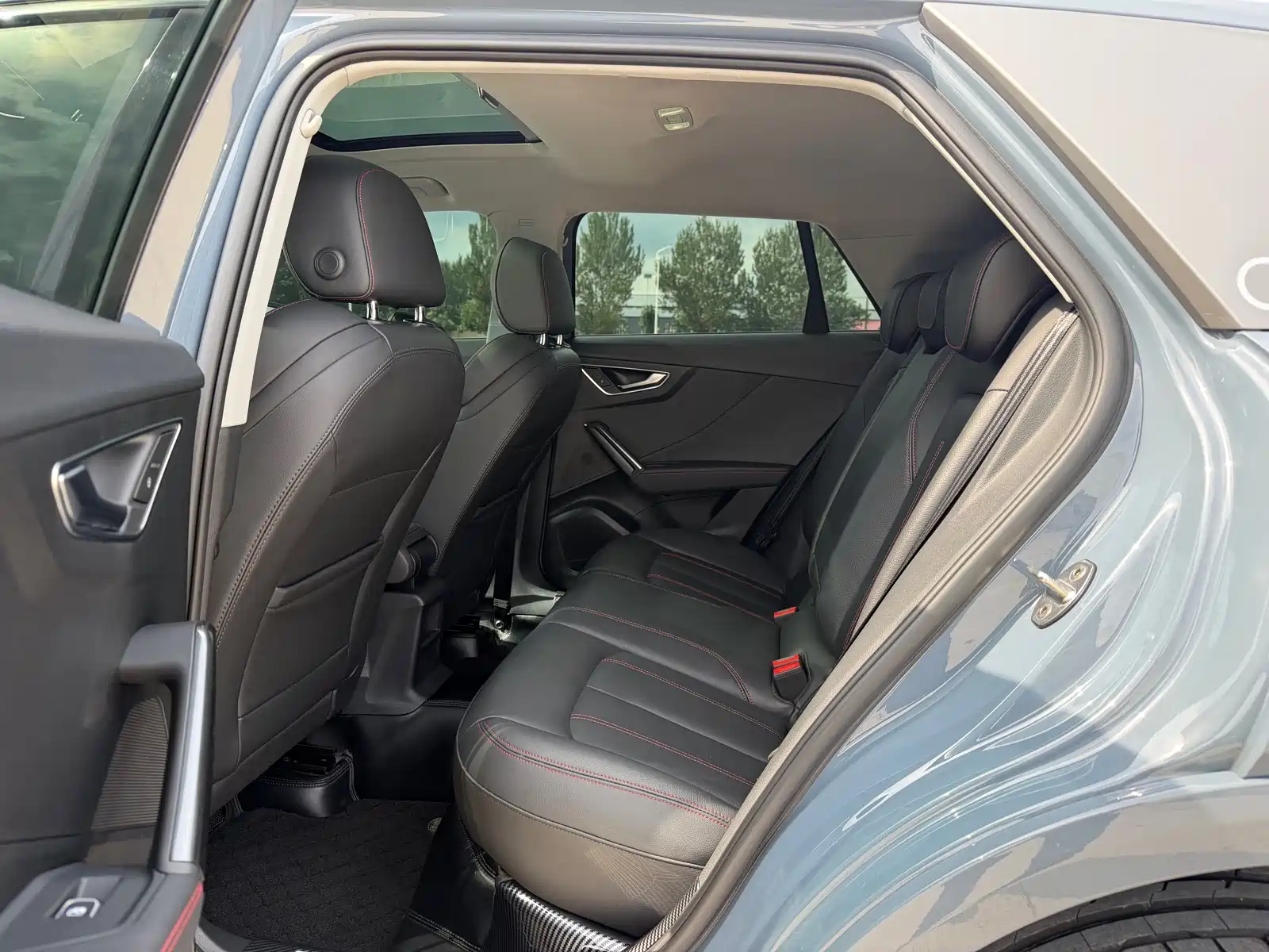 Photo 8 - Audi Q2L