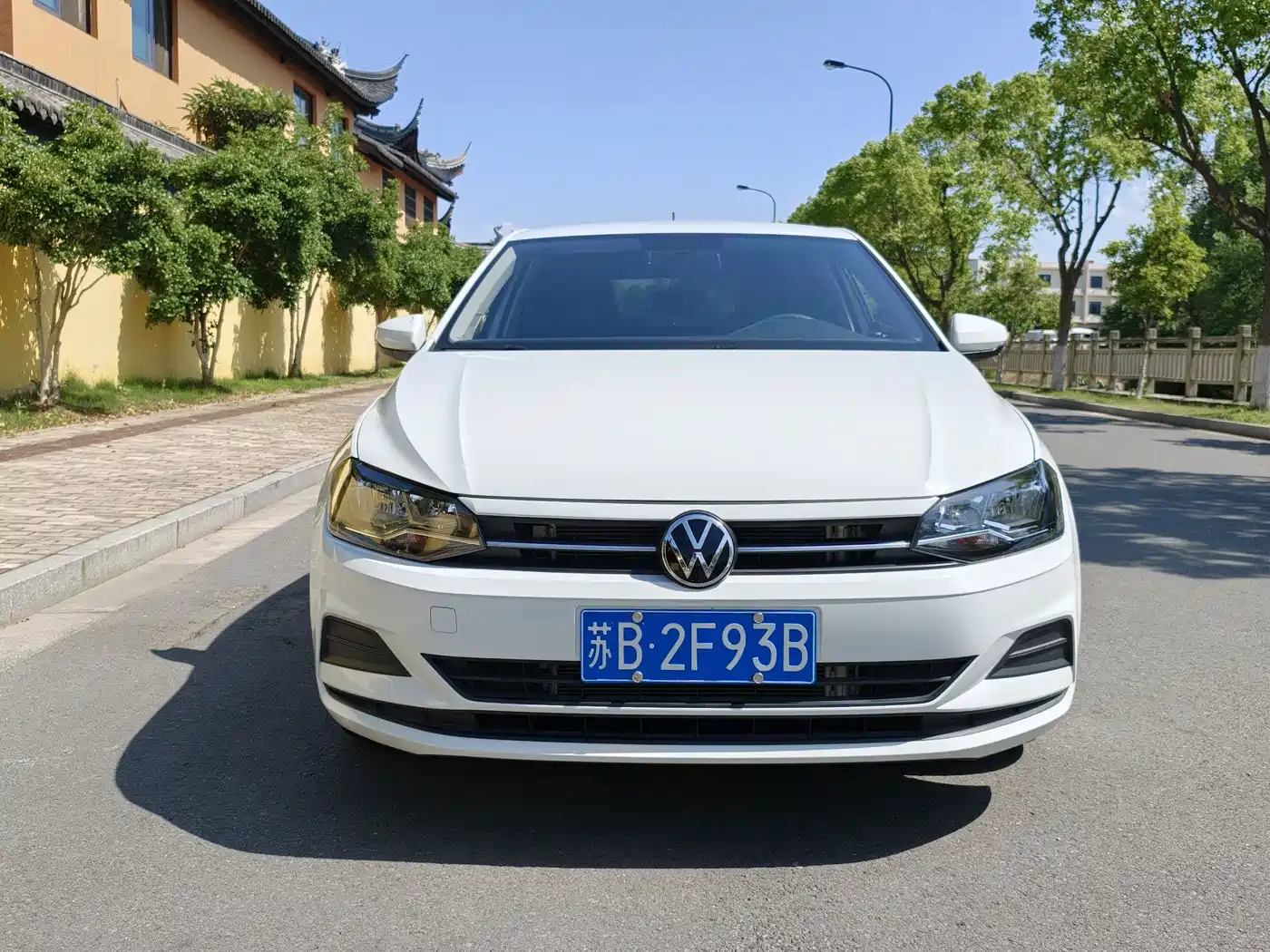 VOLKSWAGEN POLO