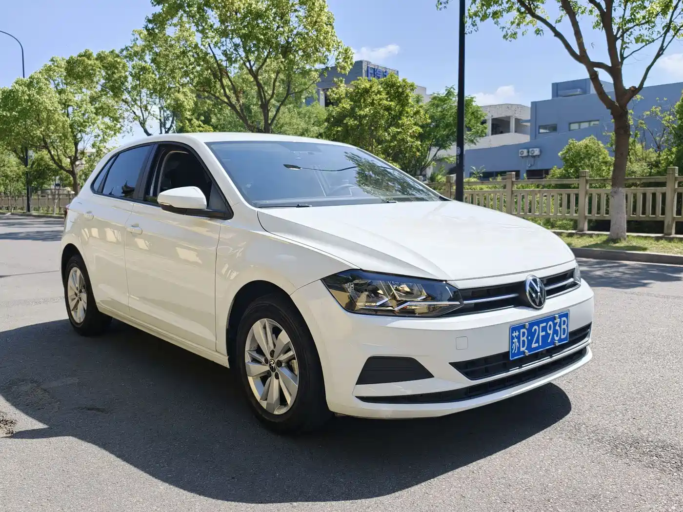 VOLKSWAGEN POLO