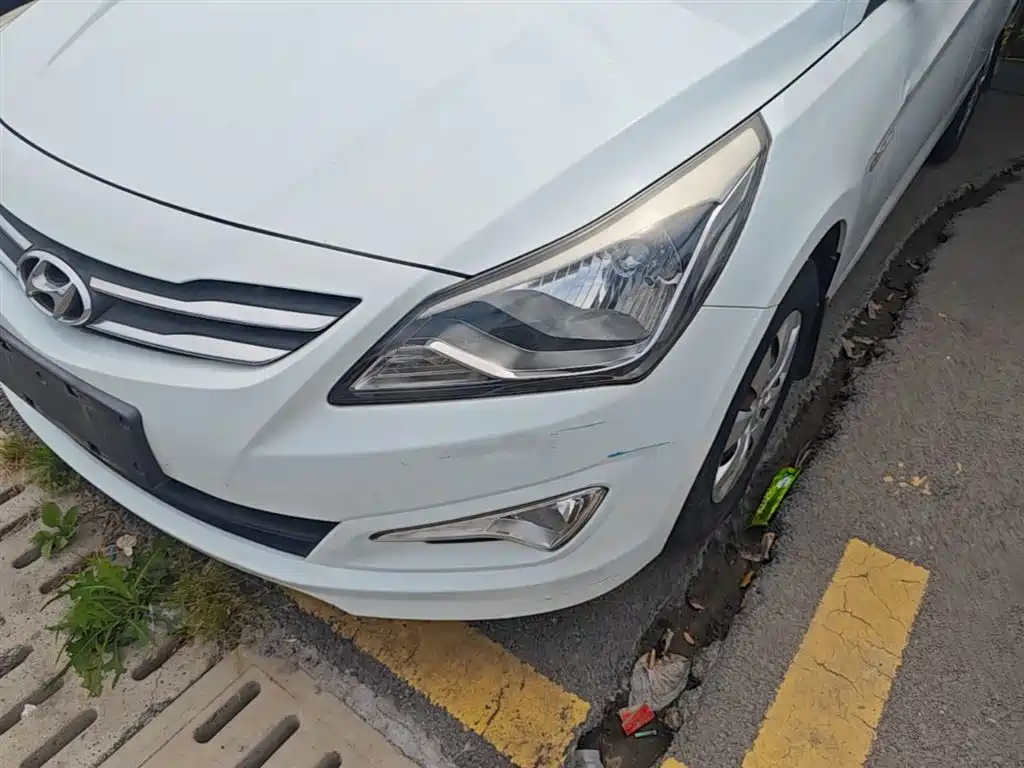 Hyundai Verna 2014 1.4L Manual Smart GLS фото 24