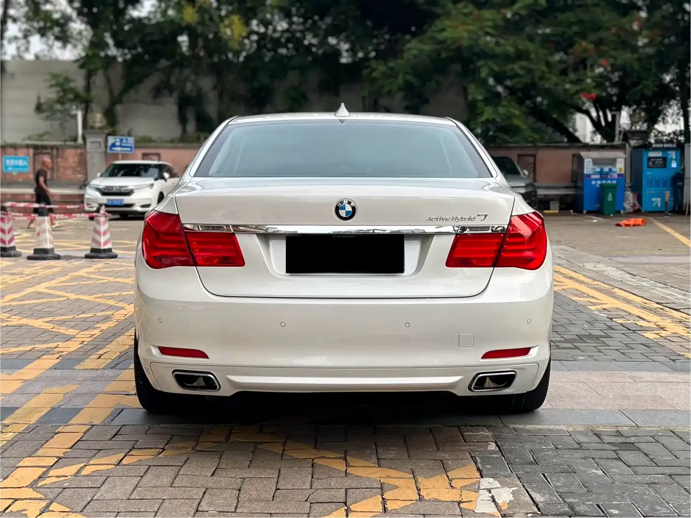 BMW 7 Series 2010 4.4T Hybrid фото 10