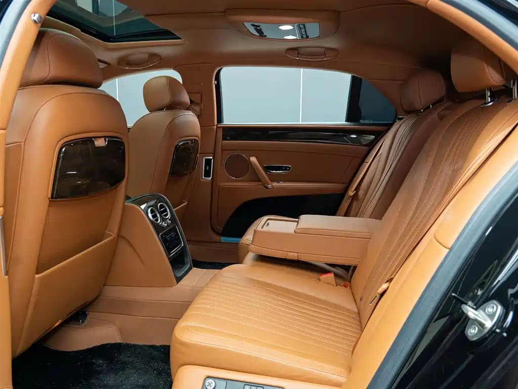 Bentley Flying Spur 2017 4.0T V8 Standard Edition фото 12