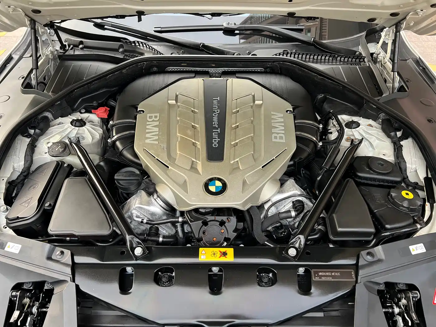 BMW 7 Series 2010 4.4T Hybrid фото 20