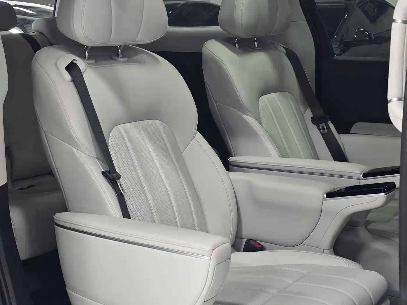 Voyah Auto Voyah Dreamer 2025 PHEV AWD Flagship Kunpeng Edition фото 10