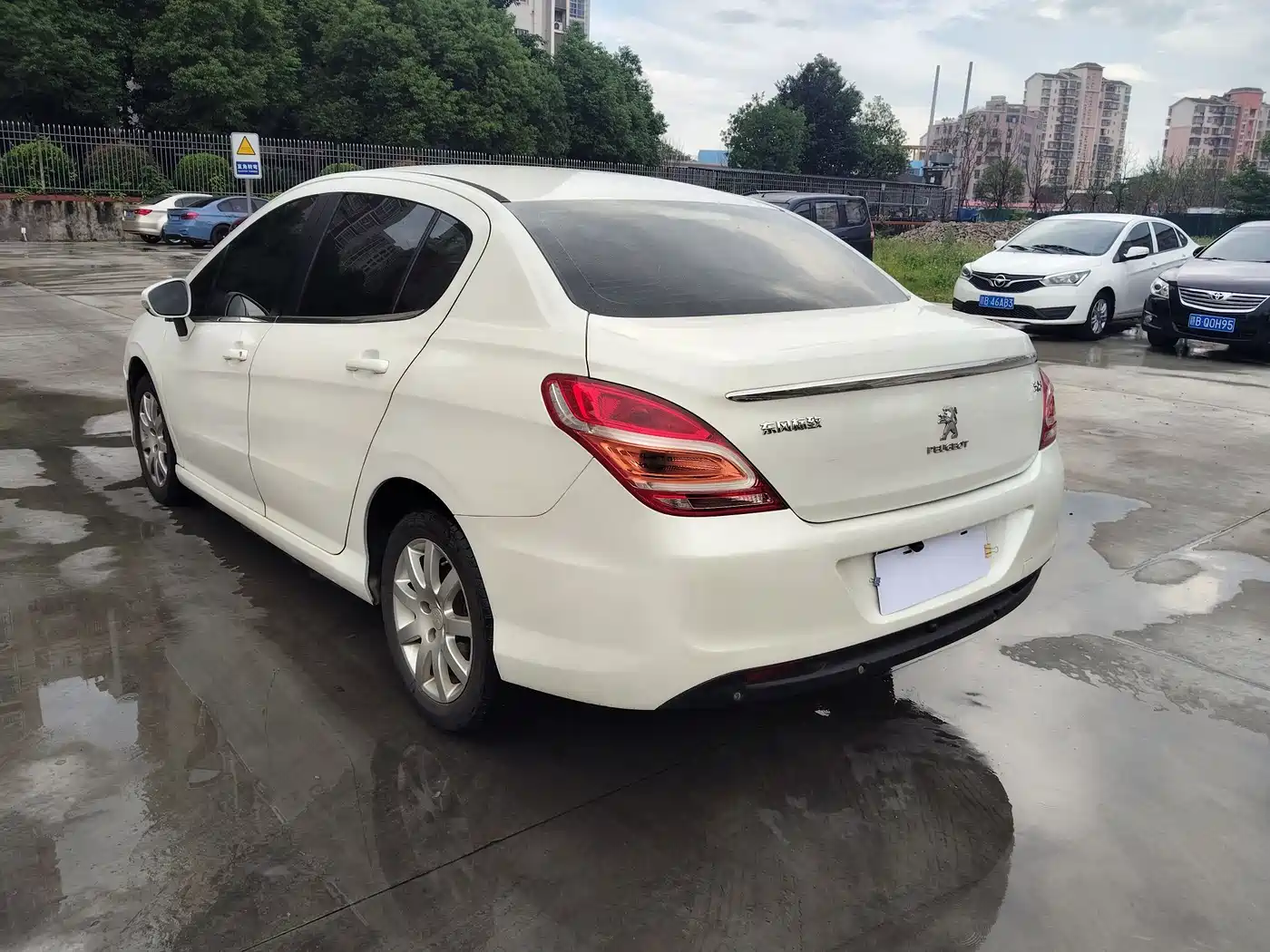 Peugeot 308 2014 Model Joy Edition Classic 1.6L Automatic Superior Style фото 11