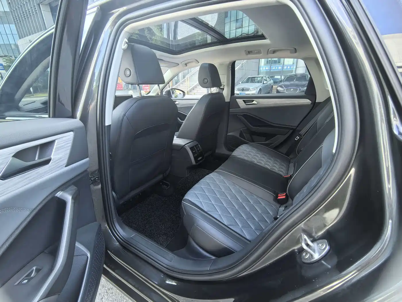 Volkswagen Sagitar 2023 300TSI DSG Surpassing Edition фото 8