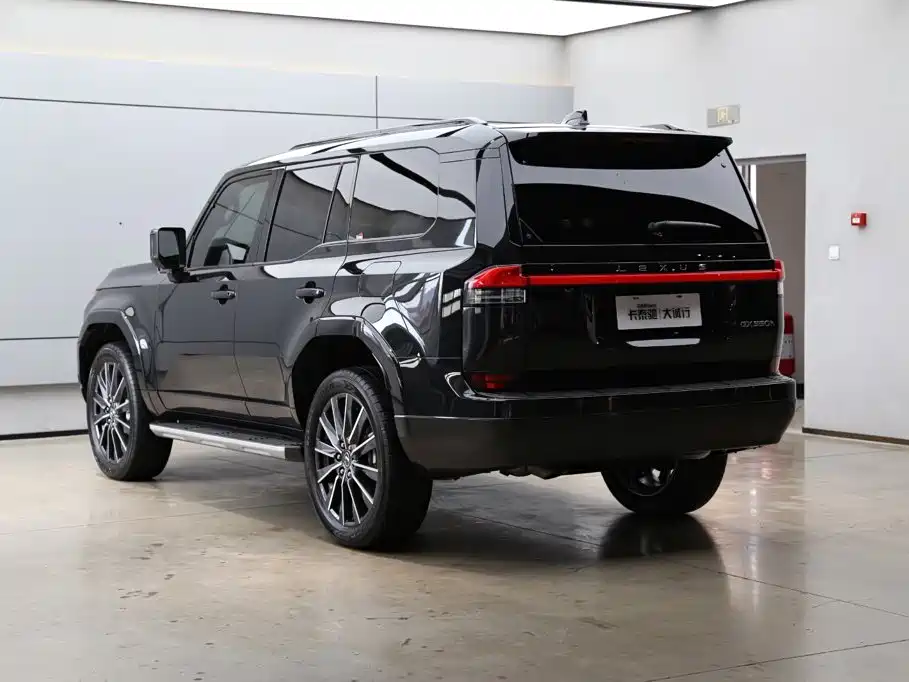 Фото 32 - Lexus GX