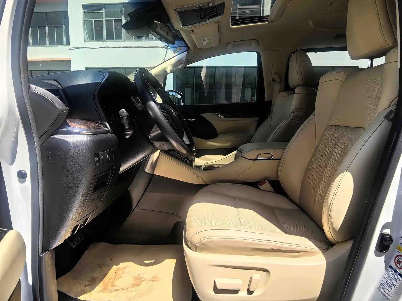 Toyota Alphard 2019 Hybrid 2.5L Luxury фото 13