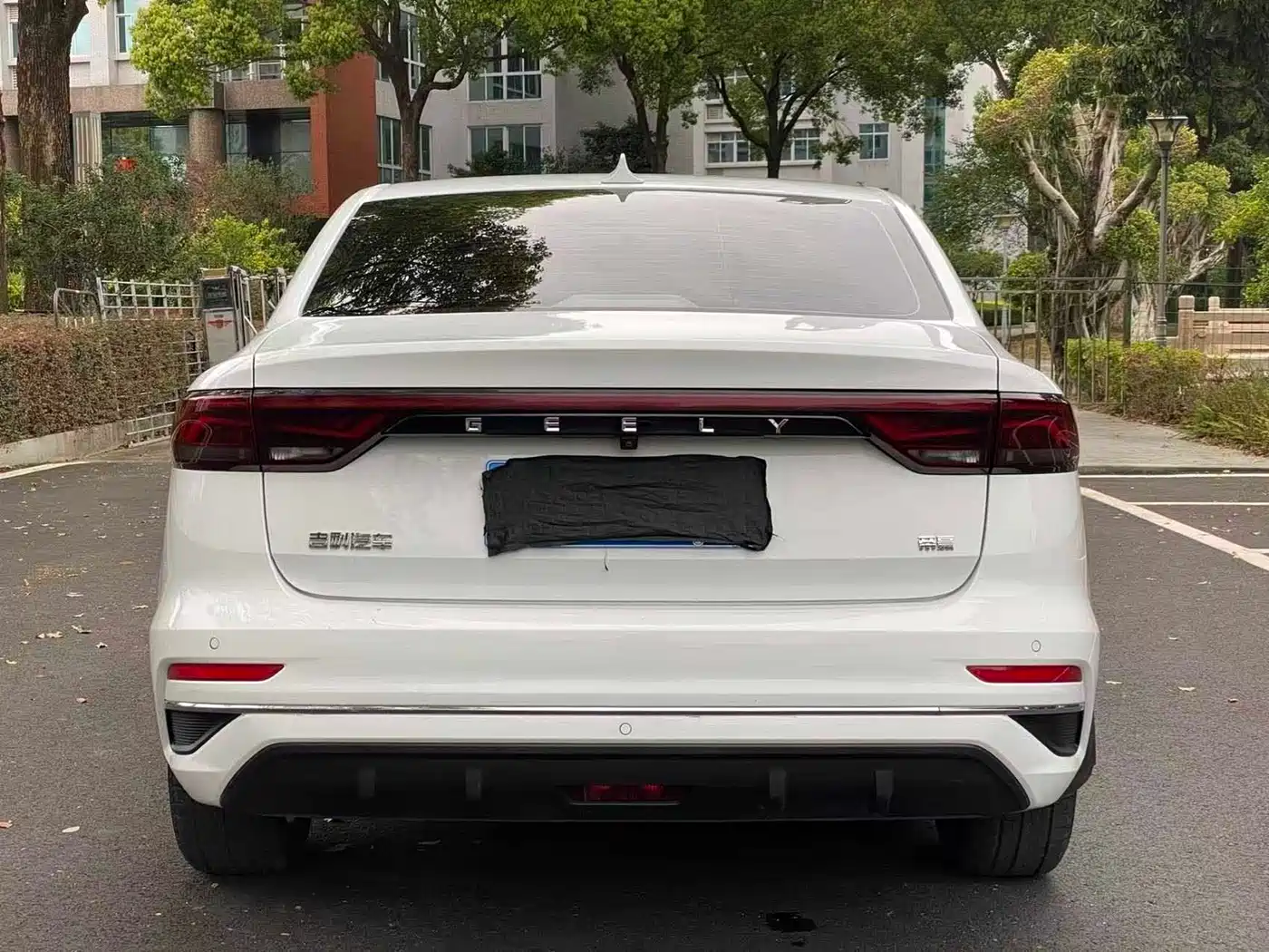 Фото 7 - Geely Emgrand