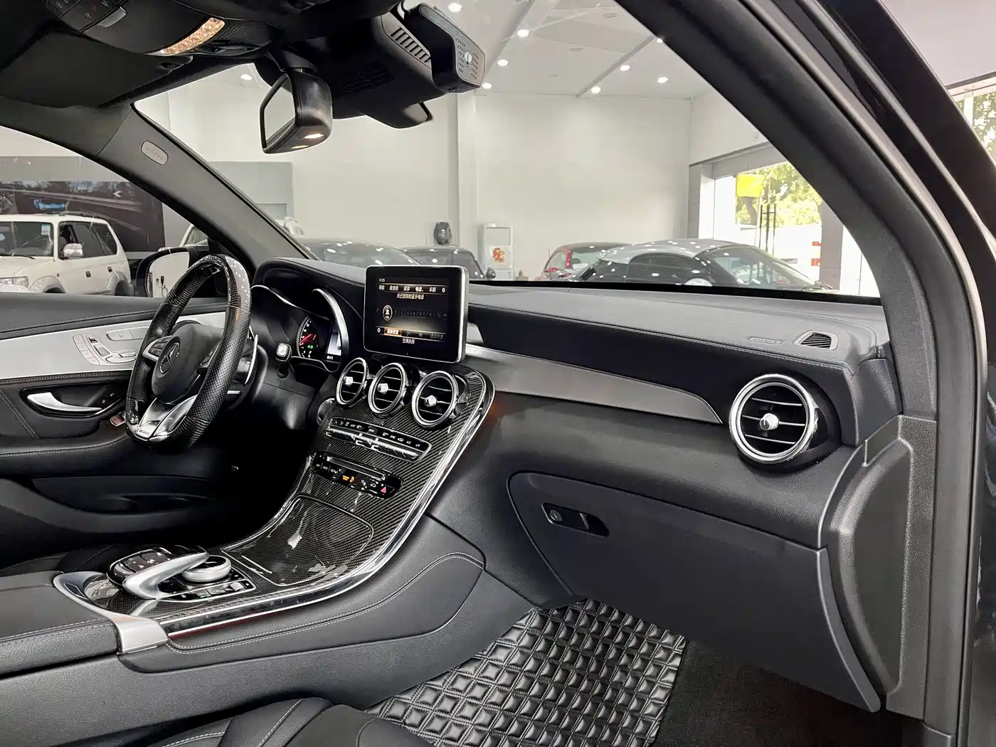 Mercedes-Benz GLC AMG 2018 AMG GLC 63 4MATIC+ фото 13