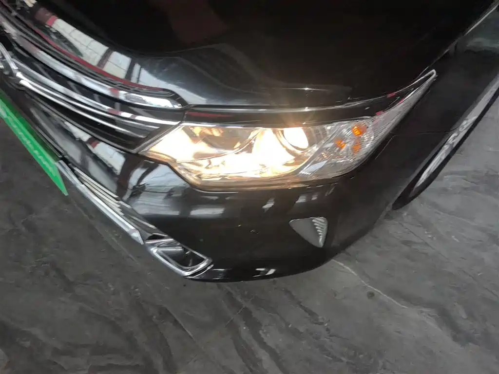 Toyota Camry 2016 2.0G 10th Anniversary Leading Edition фото 18