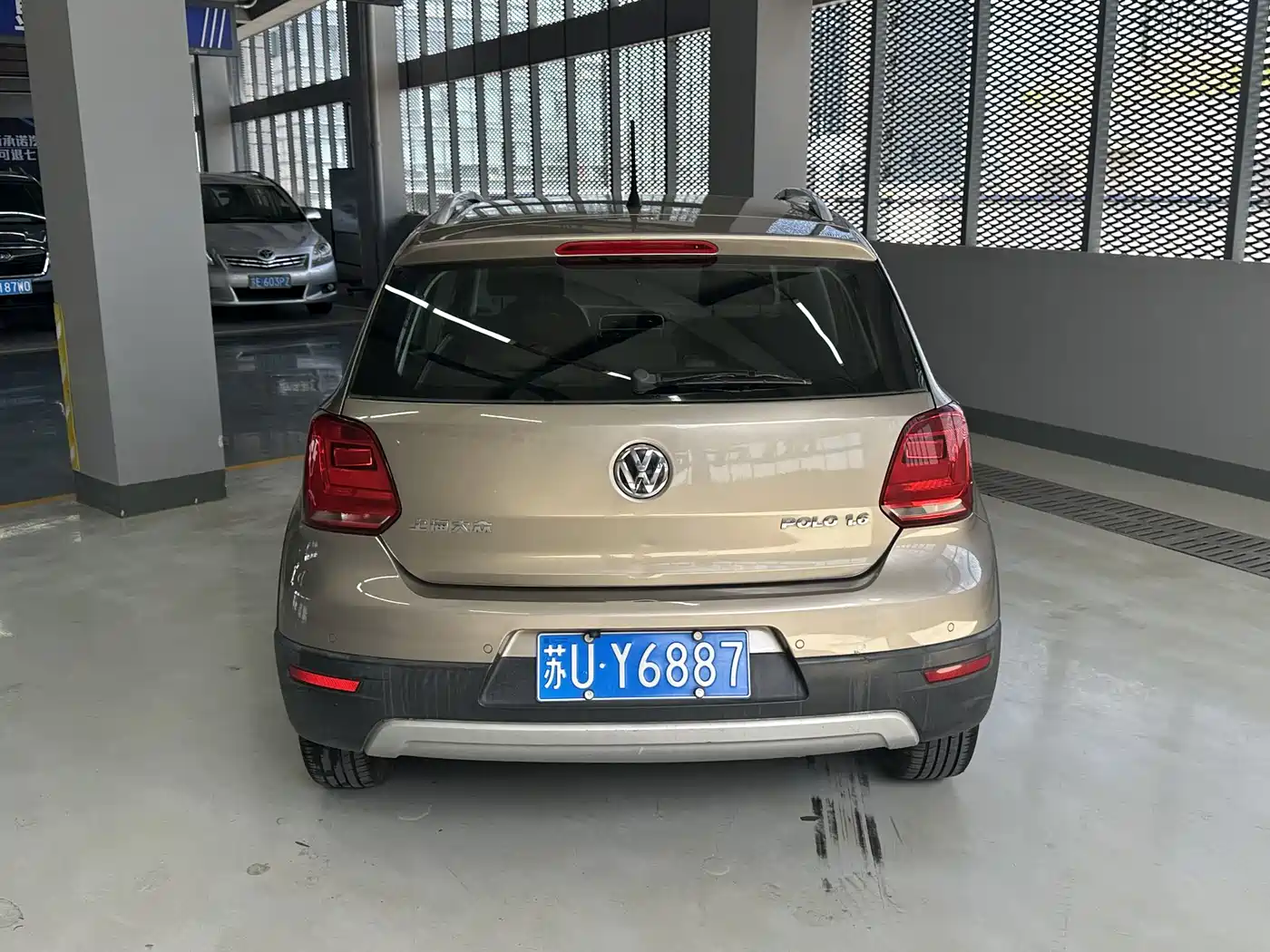 Volkswagen Polo 2014 1.6L Cross Polo Automatic фото 8
