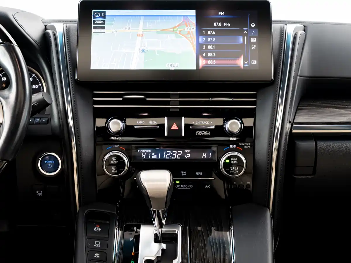 Lexus LM 2020 300h Seven-Seater Elegance Edition фото 7