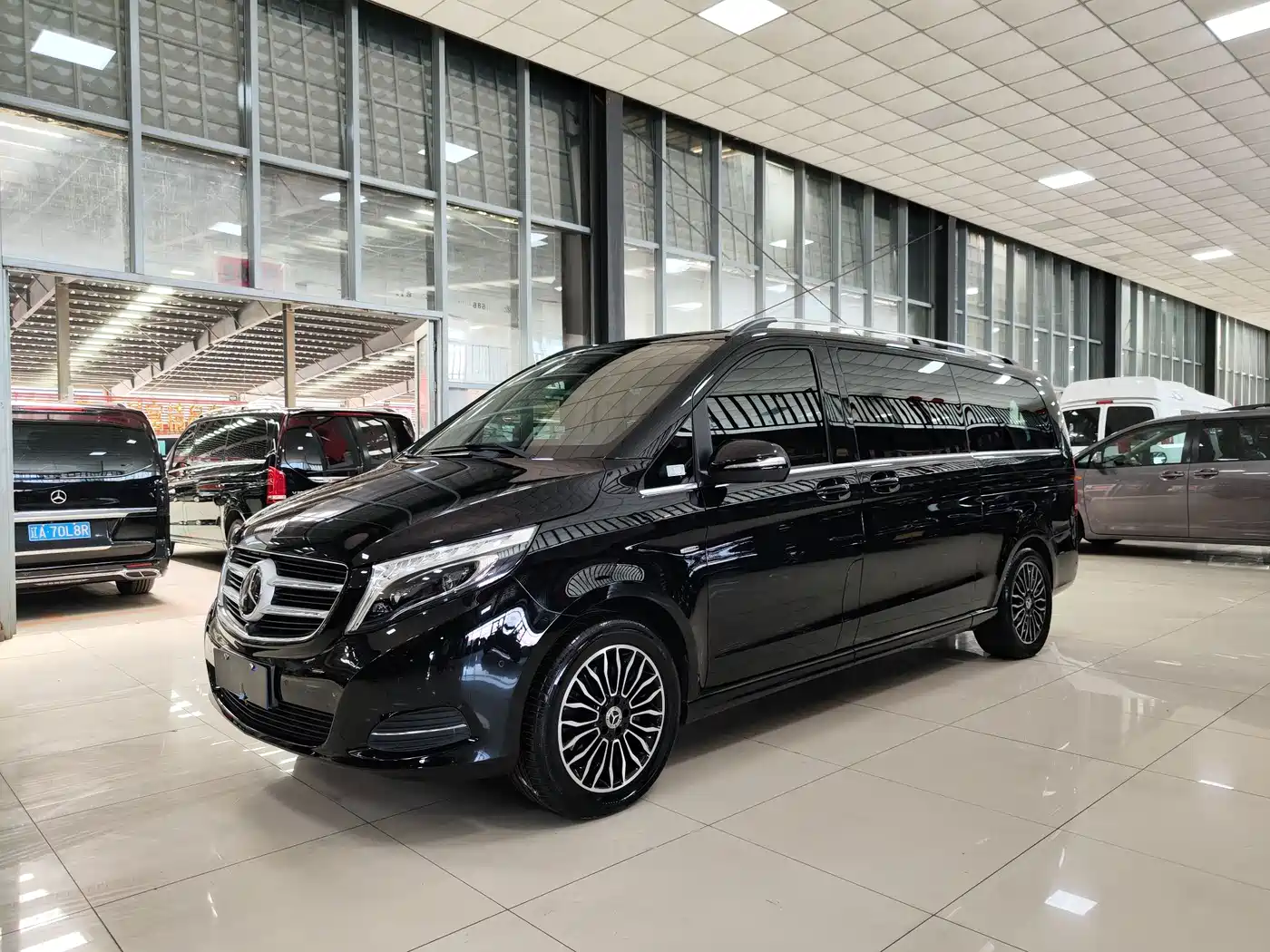 Mercedes-Benz V-Class 2018 V 260 L Premium Long Wheelbase Edition China VI