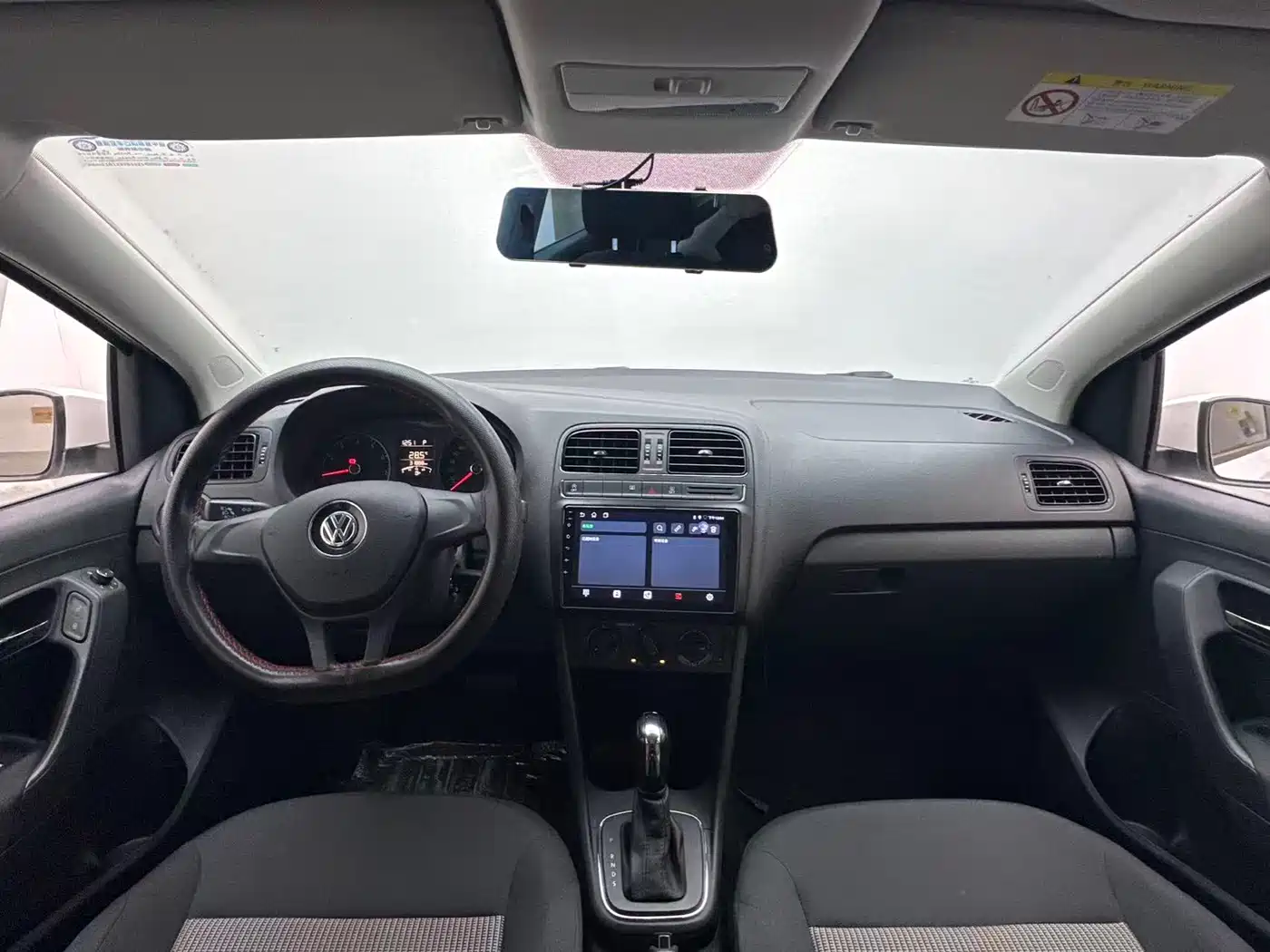Volkswagen Polo 2018 1.5L Auto Safe Drive фото 4