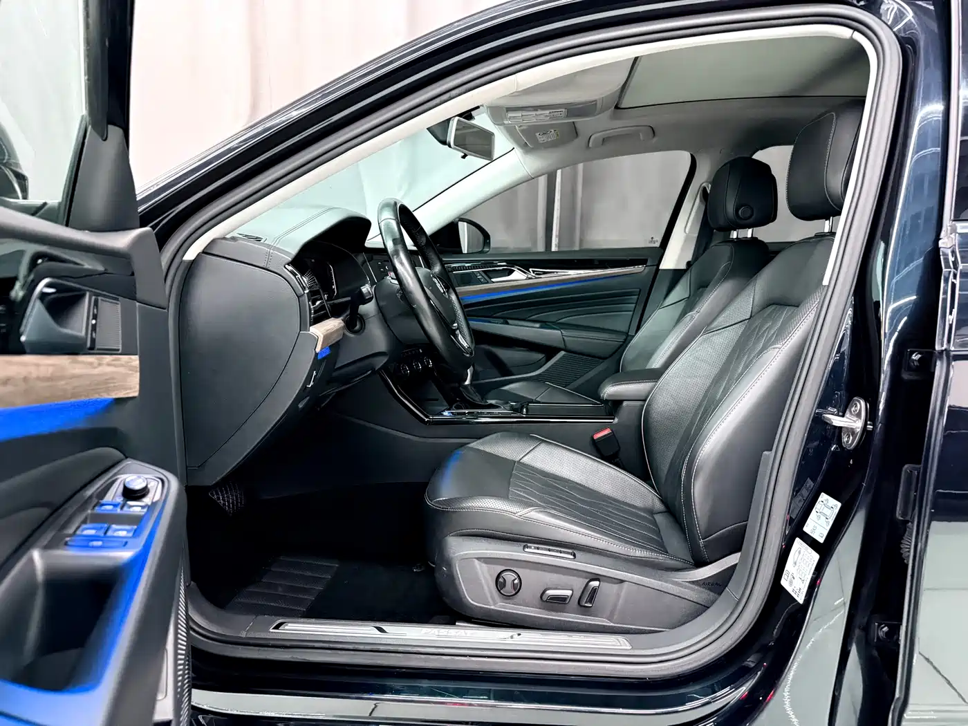 Volkswagen Passat 2020 330TSI Luxury Edition China VI фото 9
