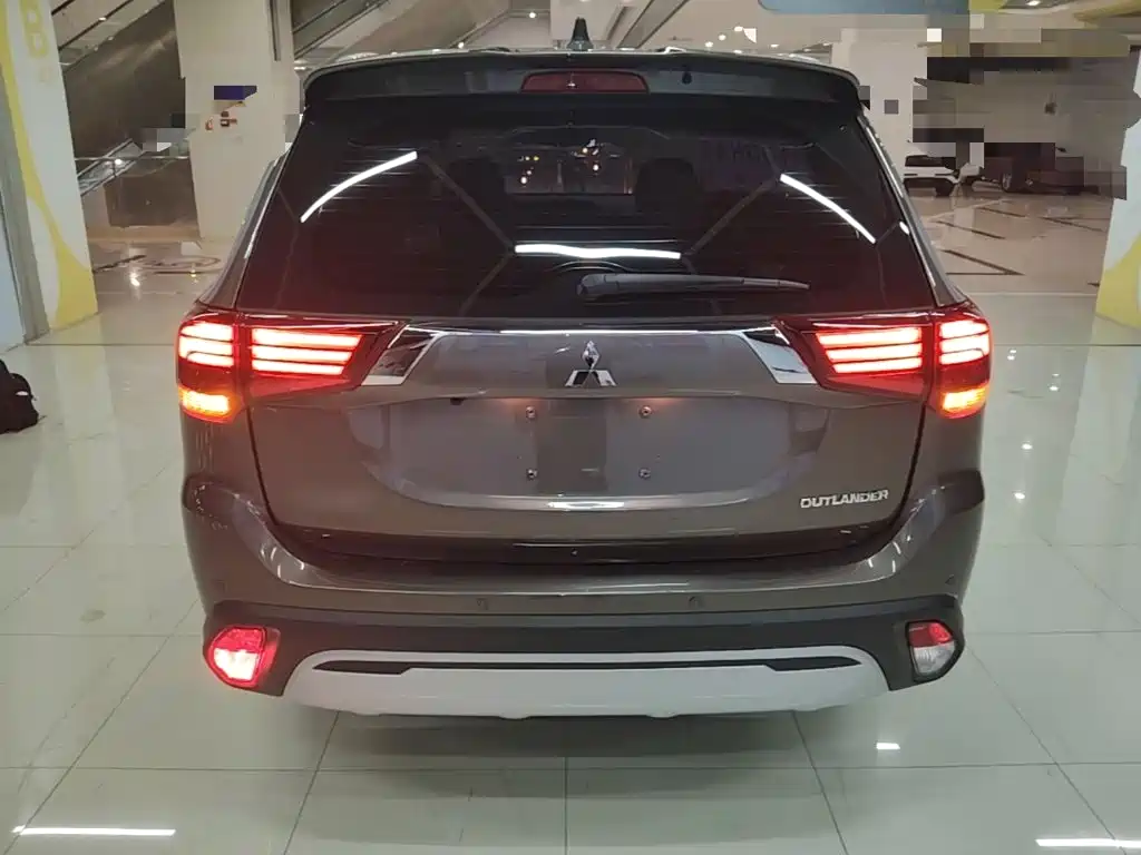 Фото 6 - Mitsubishi Outlander