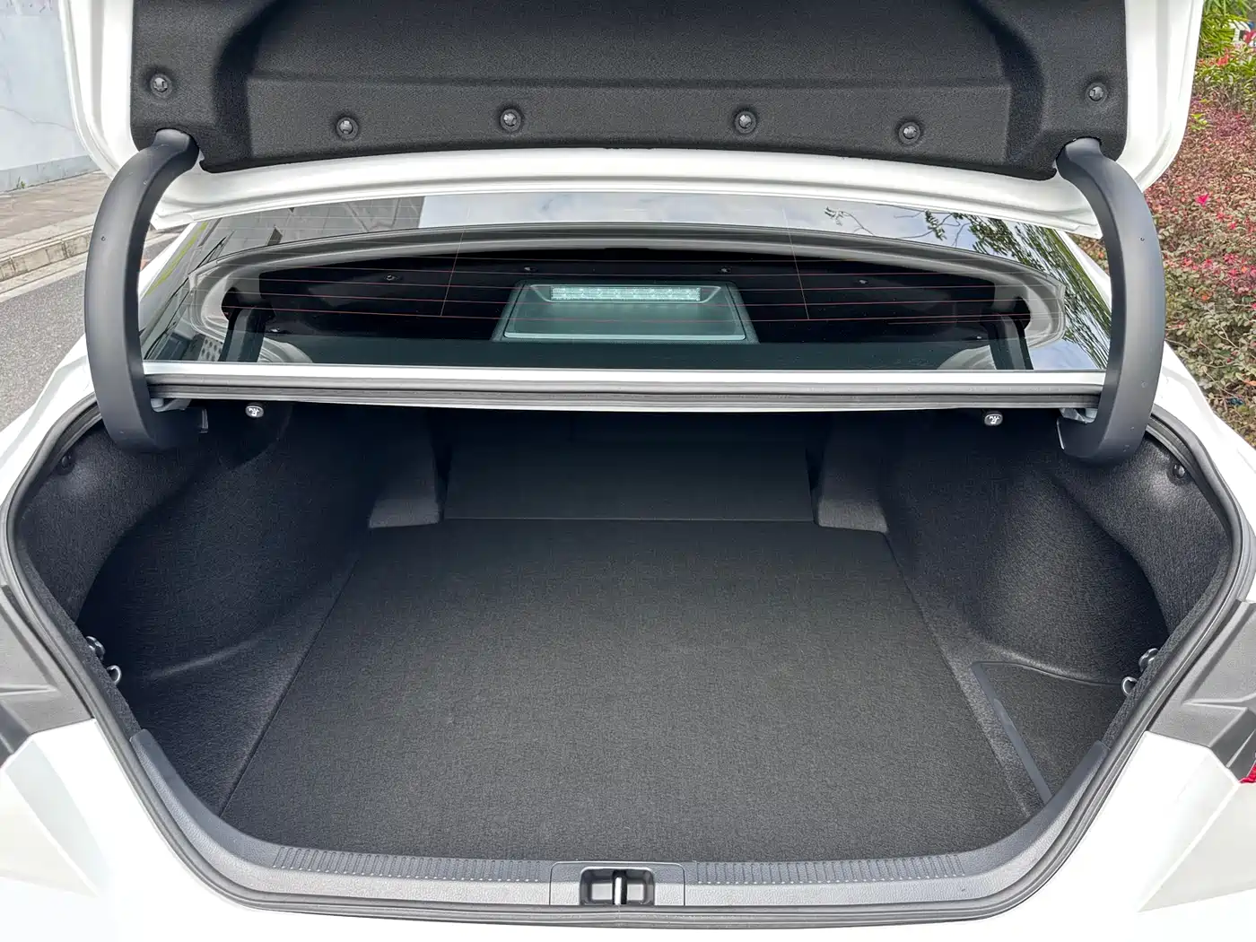 Toyota Camry 2026 Hybrid 2.0HGVP Luxury Edition фото 17